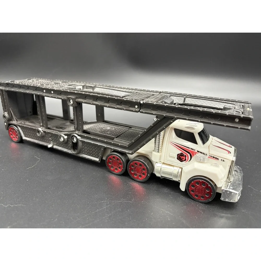 Hot Wheels Car Carrier Transporter Truck Car Hauler White Black Red 2018 Mattel